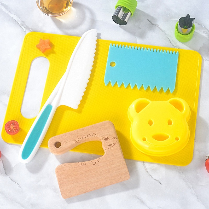 In-stock children's cutting board set, hand-friendly plastic knife for cutting vegetables, early education kindergarten children's cake knife set details Picture