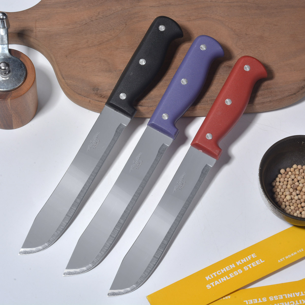 Yangjiang manufacturer wholesale fat-handled chef knives, plastic-handled kitchen knives, multi-purpose kitchen knives, stainless steel butcher knives, and steel blades Application Scenario