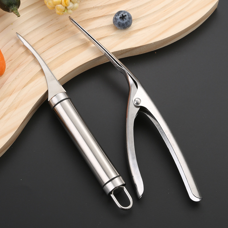430 stainless steel shrimp thread remover knife, a special tool for seafood hot pot kitchens, is a stainless steel tool for picking shrimp threads and peeling the backs of shrimp Application Scenario