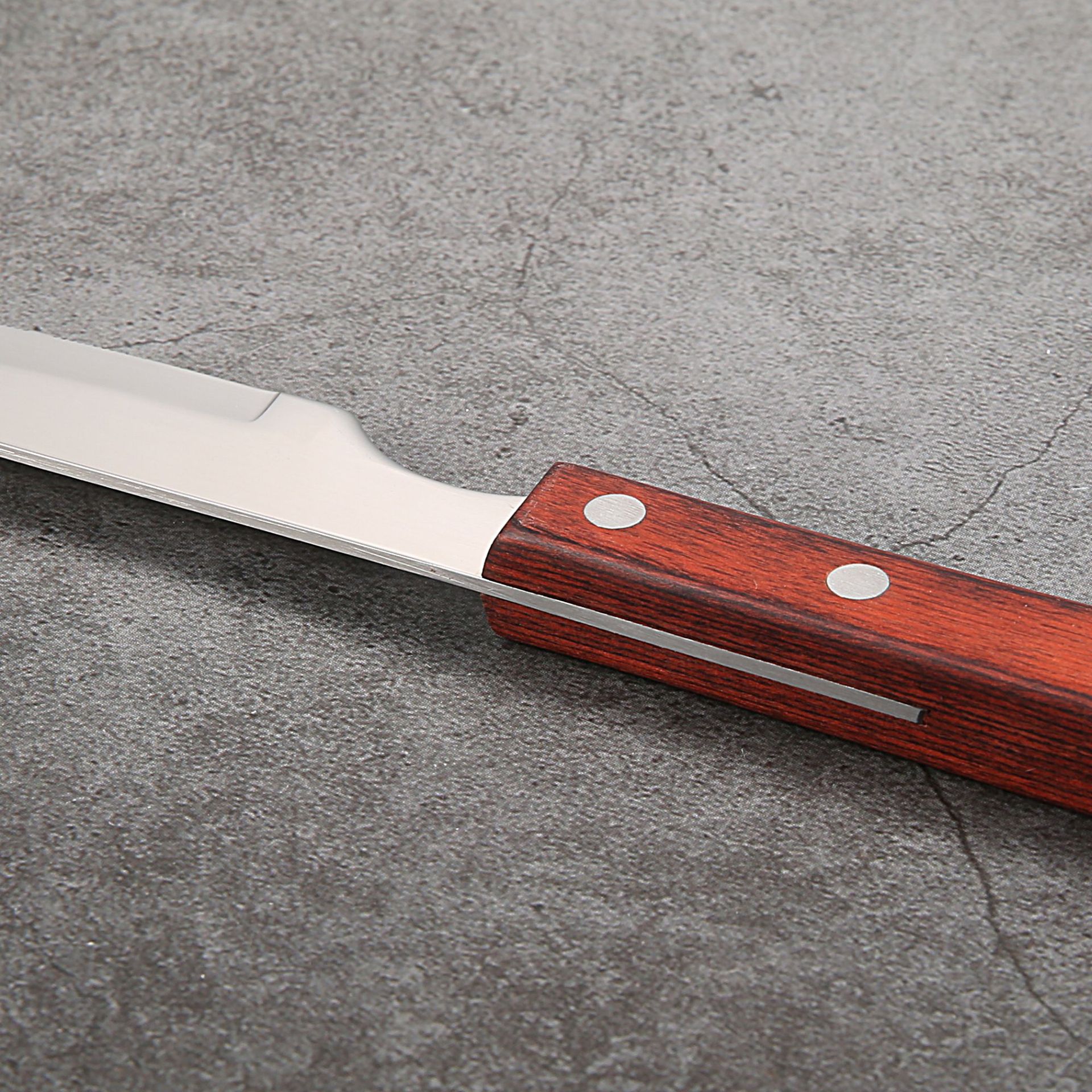 In stock, retro, high-quality Western-style knife, stainless steel serrated steak knife, family dining knife, red color wooden handle steak knife Specification drawing
