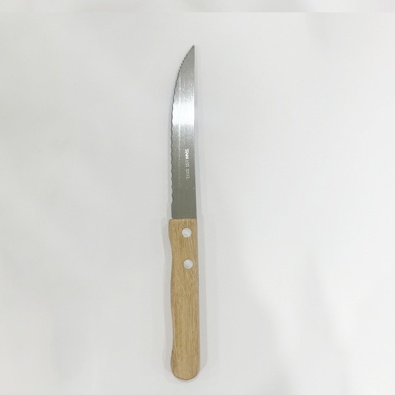 Wooden-handled outdoor barbecue BBQ knives, kitchen stainless steel steak serrated knives, Western cuisine steak knives Application Scenario