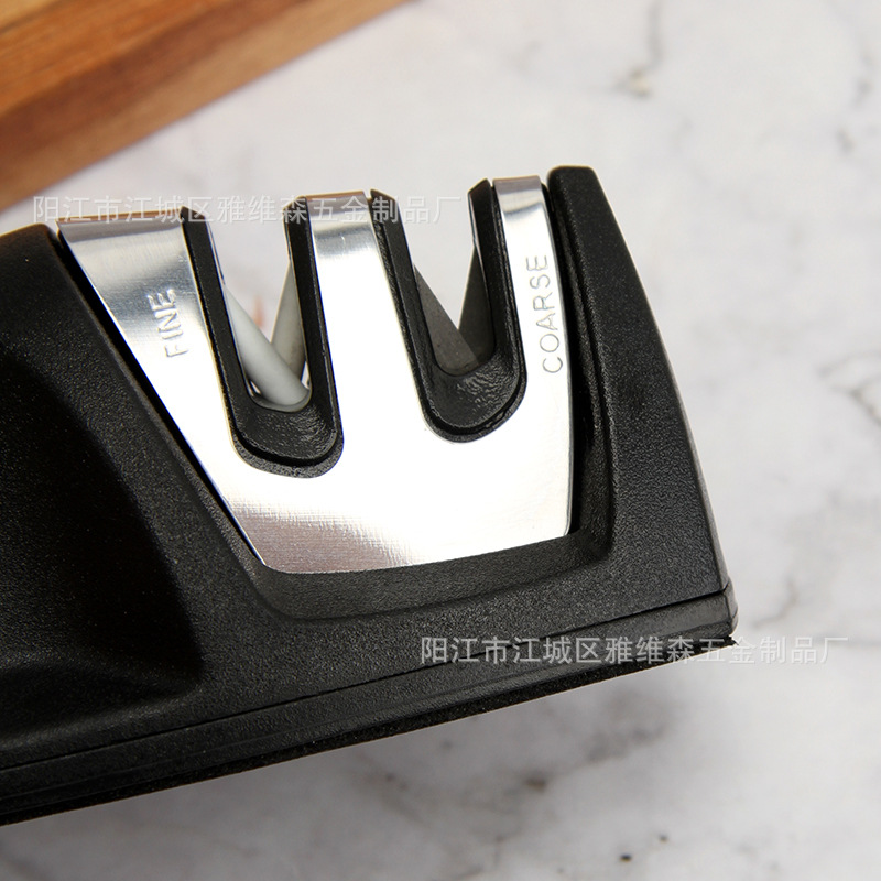 Mouse tungsten steel ceramic knife sharpener, home quick two-piece mini portable knife sharpener, simple stone sharpener Application Scenario