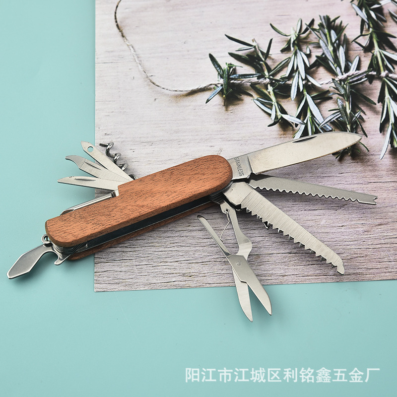 Stainless steel multi-functional small tools, small knives, folding knives, portable multi-purpose tools for outdoor outings, combination knives Application Scenario