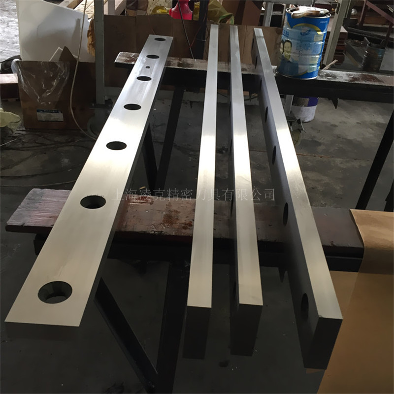 The manufacturer of shearing machine blades offers a wide range of CNC hydraulic shearing machine blades in stock at affordable prices with quality guaranteed Specification drawing