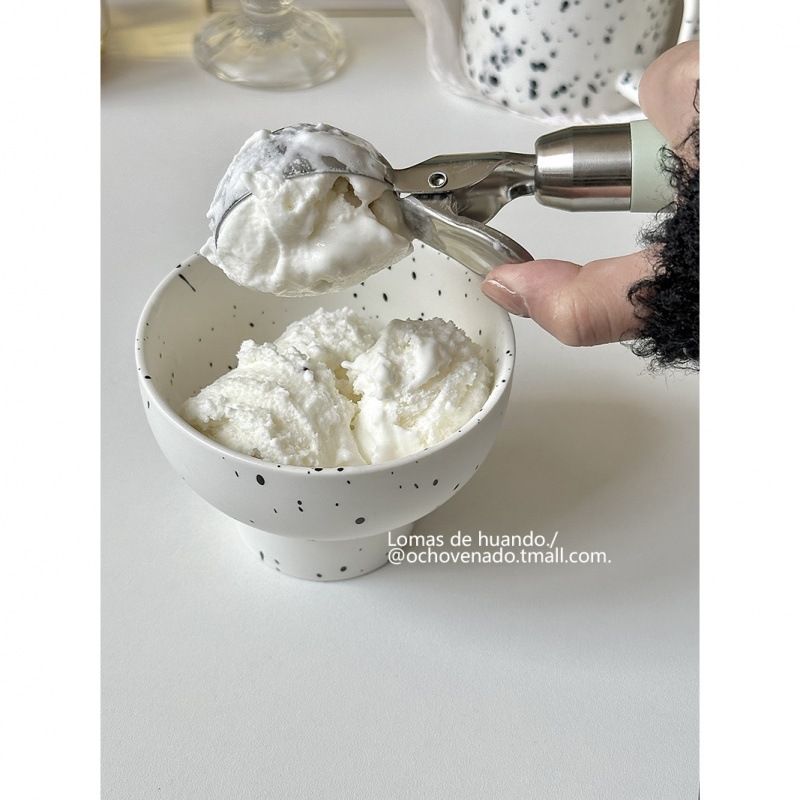 The "Watermelon Ice cream scoop" is a popular 304 stainless steel scoop for ice cream, fruit and meat, and is portable on Instagram details Picture