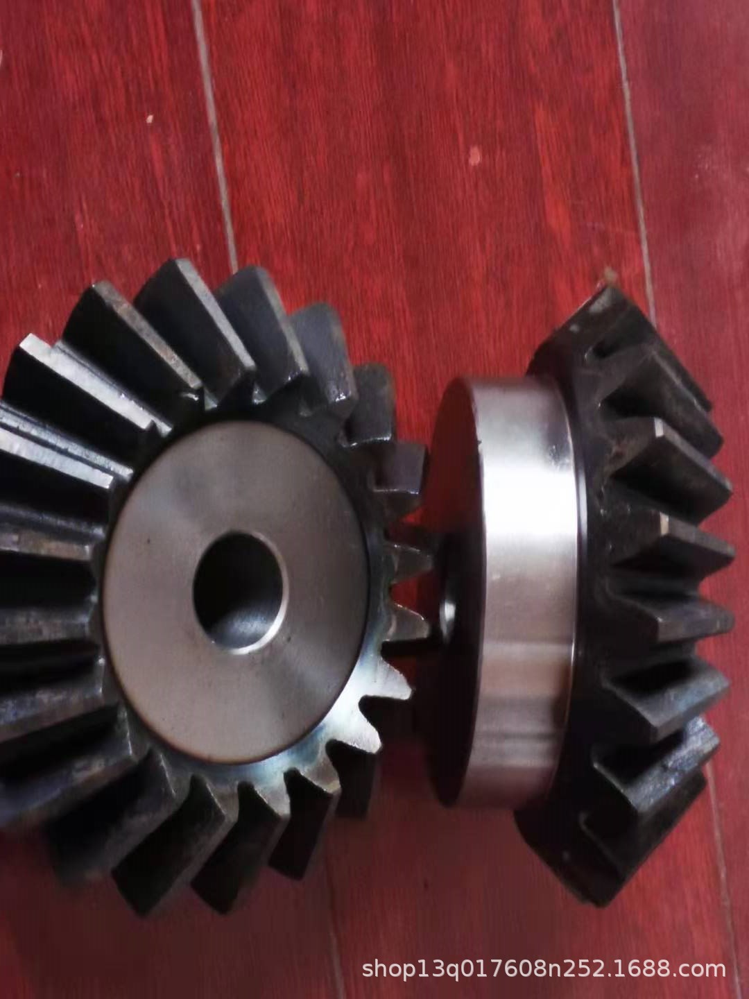 The manufacturer supplies bevel gears, conventional bevel gears, and industrial bevel gears with 6 molds and 20 teeth Application Scenario
