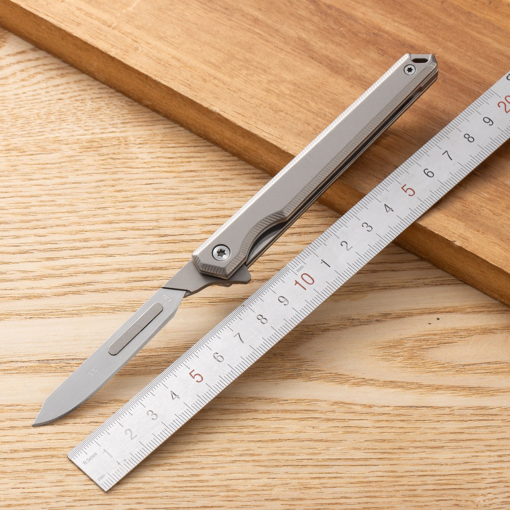 High-hardness mini knife, utility knife, sharp cutting paper knife, portable keychain pendant, portable unboxing and unpacking express delivery knife full figure