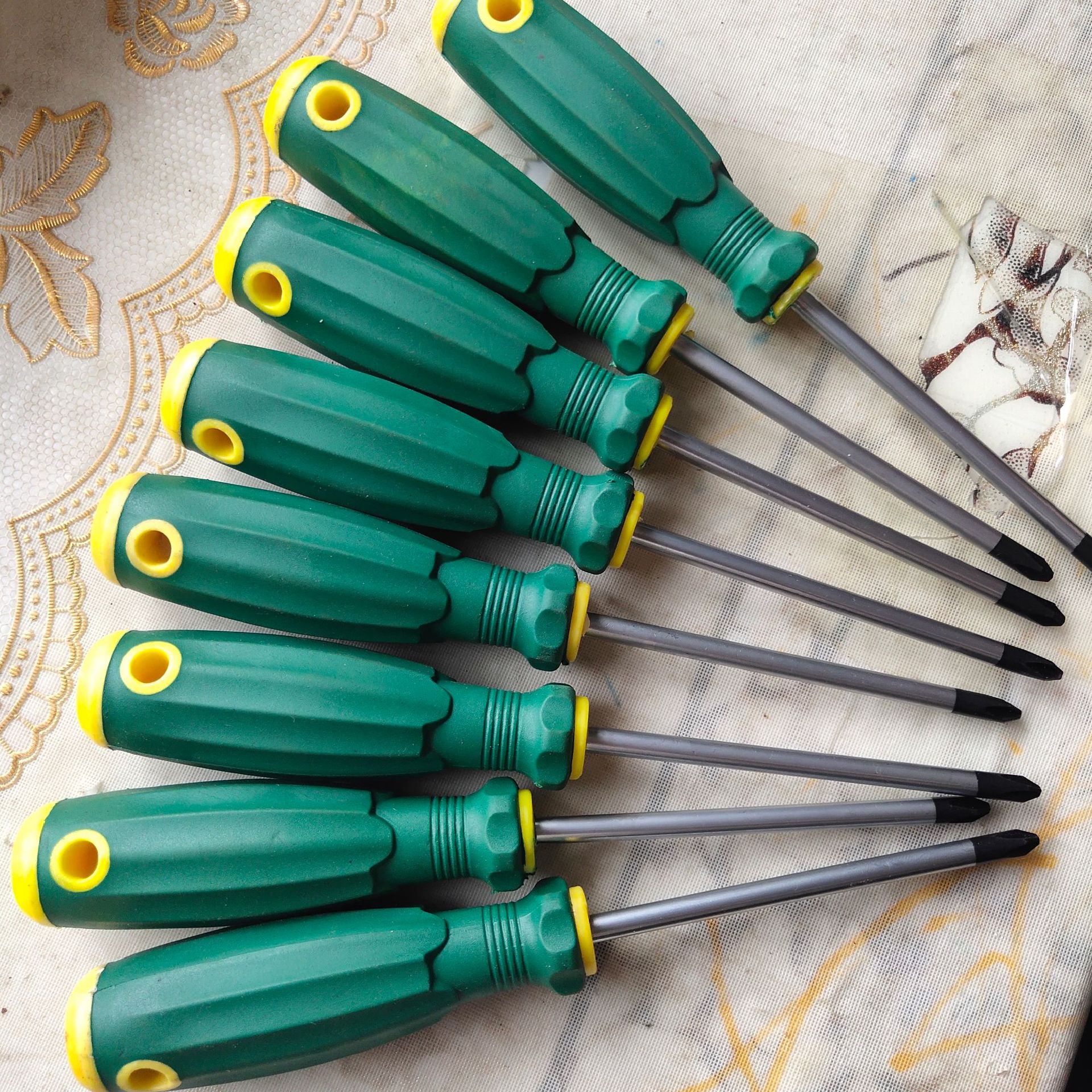 Factory wholesale of strong magnetic screwdrivers, flat-head cross-head screwdrivers, soft rubber handle screwdrivers, chromium vanadium steel plum blossom screwdrivers Specification drawing