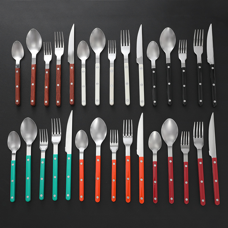 Stainless steel Western tableware with solid wood handles, steak knives, spoons, chopsticks, forks, dessert spoons, five-piece set of tableware full figure
