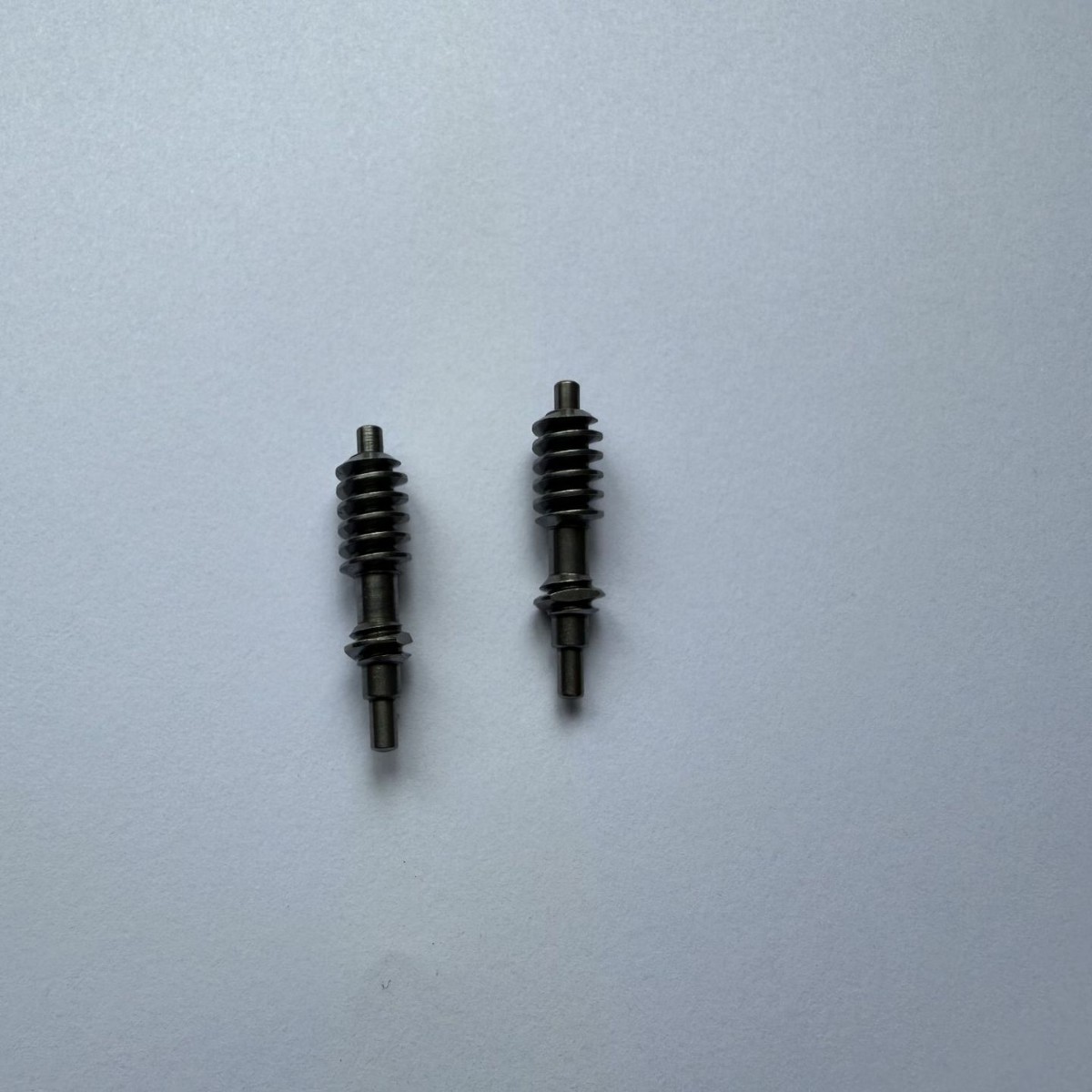 The transmission worm electric folding device has a module of 0.67, 1 head, an outer diameter of 7.6, a length of 34, and can be rotated left or right Application Scenario