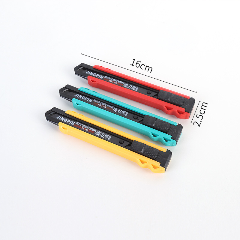 The manufacturer wholesals new large-sized utility knives with a smooth feel. They are suitable for home decoration projects, cutting knives, paper cutters, and utility knives undefined
