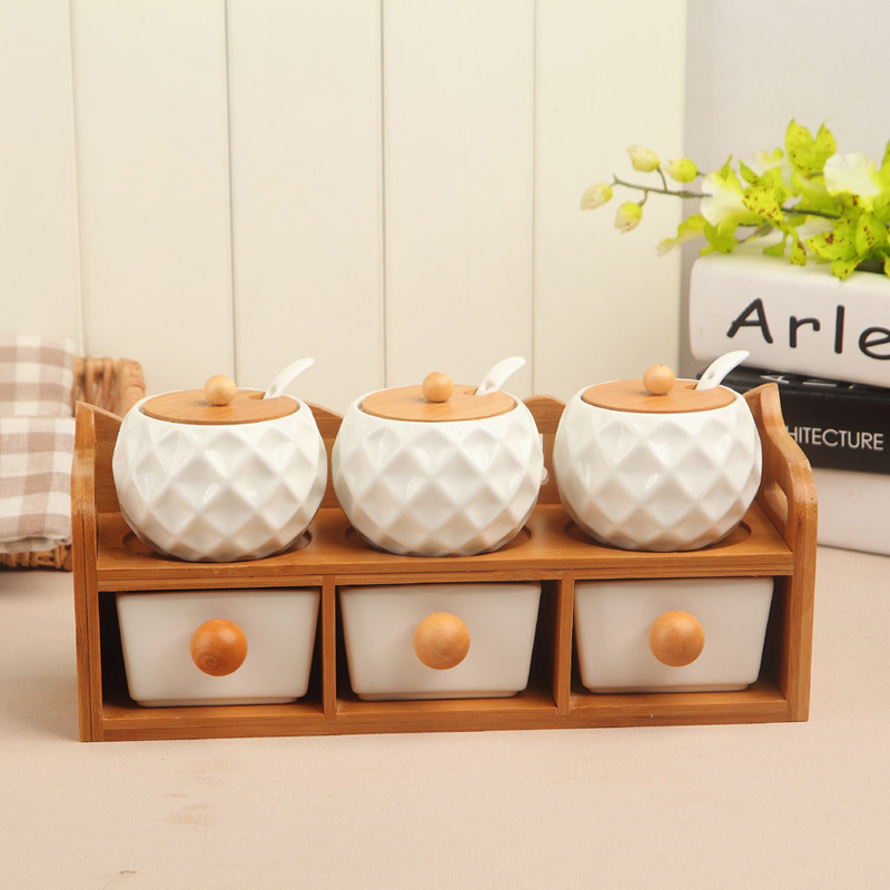 Ceramic seasoning bottles and jars, kitchenware seasoning boxes, salt jars, sugar, monosodium glutamate, pepper seasoning boxes, household chili seasoning jars Application Scenario