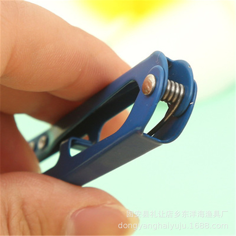 U-shaped trimming scissors, home yarn scissors, cross-stitch scissors, wholesale needle and thread ends, small scissors Application Scenario
