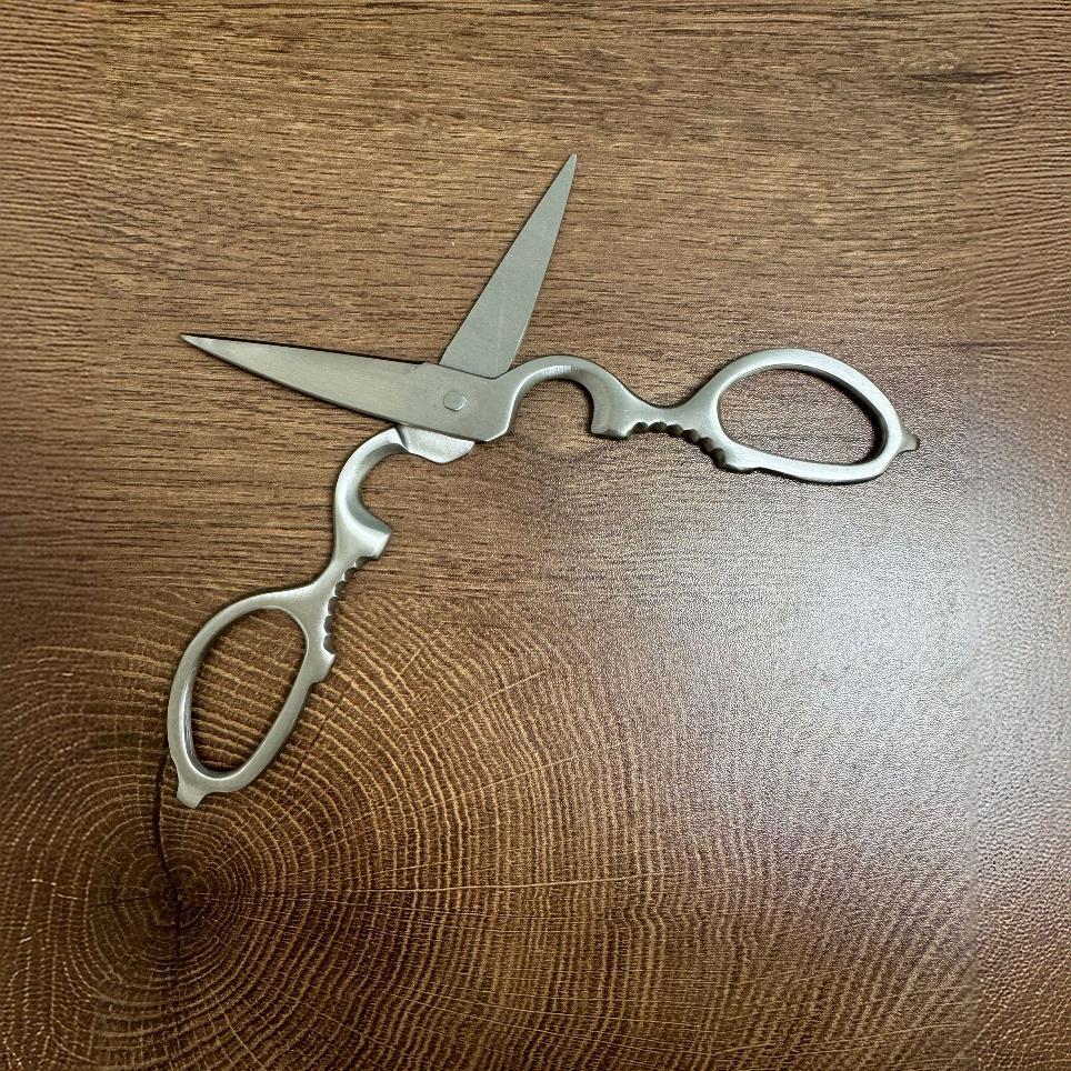 Kitchen 1021 all-stainless steel multi-functional disassemblable gourd-shaped scissors, factory direct sales of stainless steel multi-functional Application Scenario