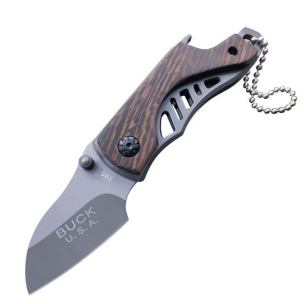 The shopkeeper recommends the outdoor high-hardness life-saving folding knife, a small self-defense knife for the wild with a redwood handle, and a sharp portable knife undefined