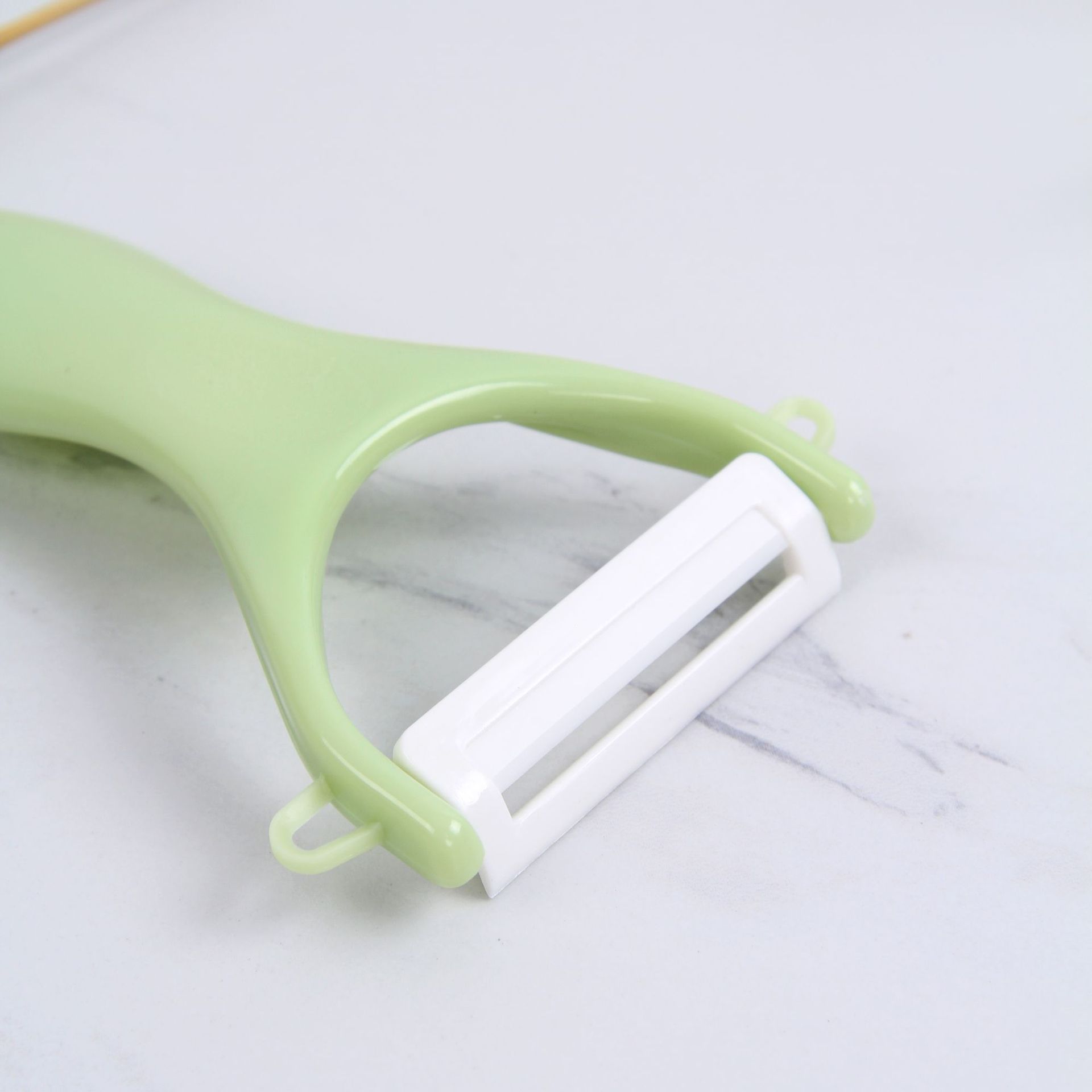 Ceramic peeler knife, fruit knife, three-piece set, household baby food cutting board combination knife set, gift wholesale Application Scenario