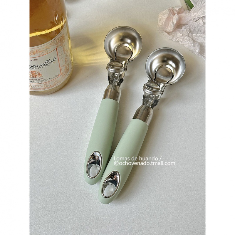 The "Watermelon Ice cream scoop" is a popular 304 stainless steel scoop for ice cream, fruit and meat, and is portable on Instagram full figure