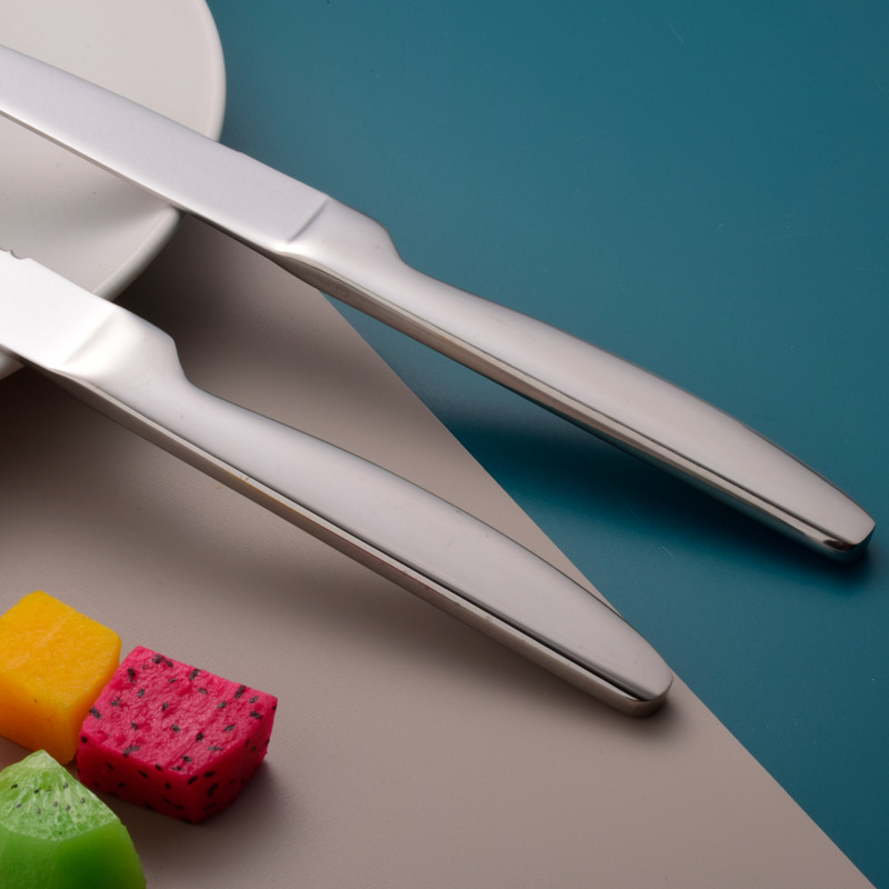 One-piece formed fruit knife, Western cuisine knife, household barbecue knife, toothless serrated American 420 stainless steel steak knife Application Scenario
