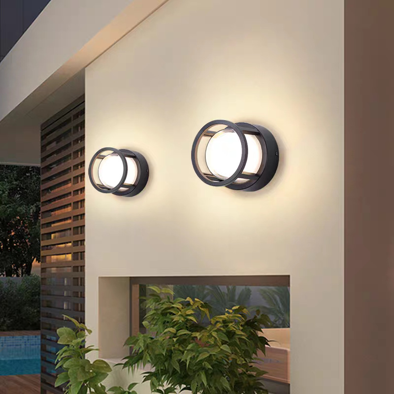 LED solar outdoor column head lights, courtyard lawn lights, fence column small lights, waterproof garden villa landscape lights Application Scenario