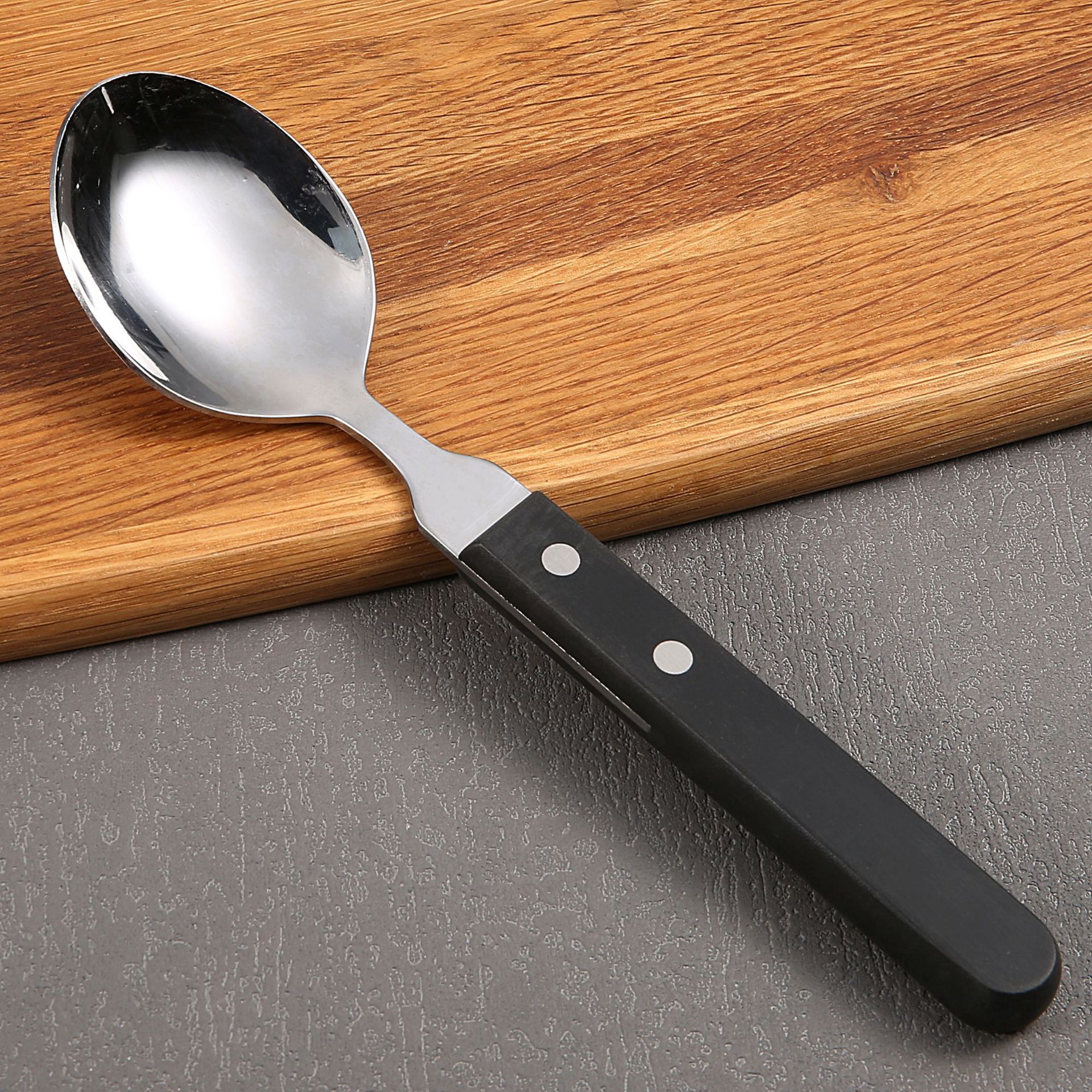 New kitchen tableware, stainless steel steak and Western tableware, black plastic handle steak knife, fork and spoon 3-piece set Application Scenario