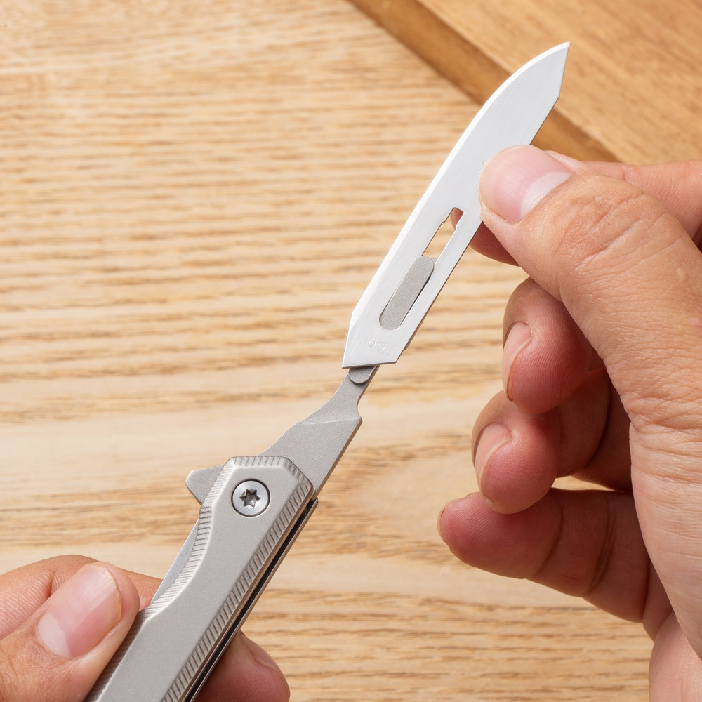 High-hardness mini knife, utility knife, sharp cutting paper knife, portable keychain pendant, portable unboxing and unpacking express delivery knife details Picture