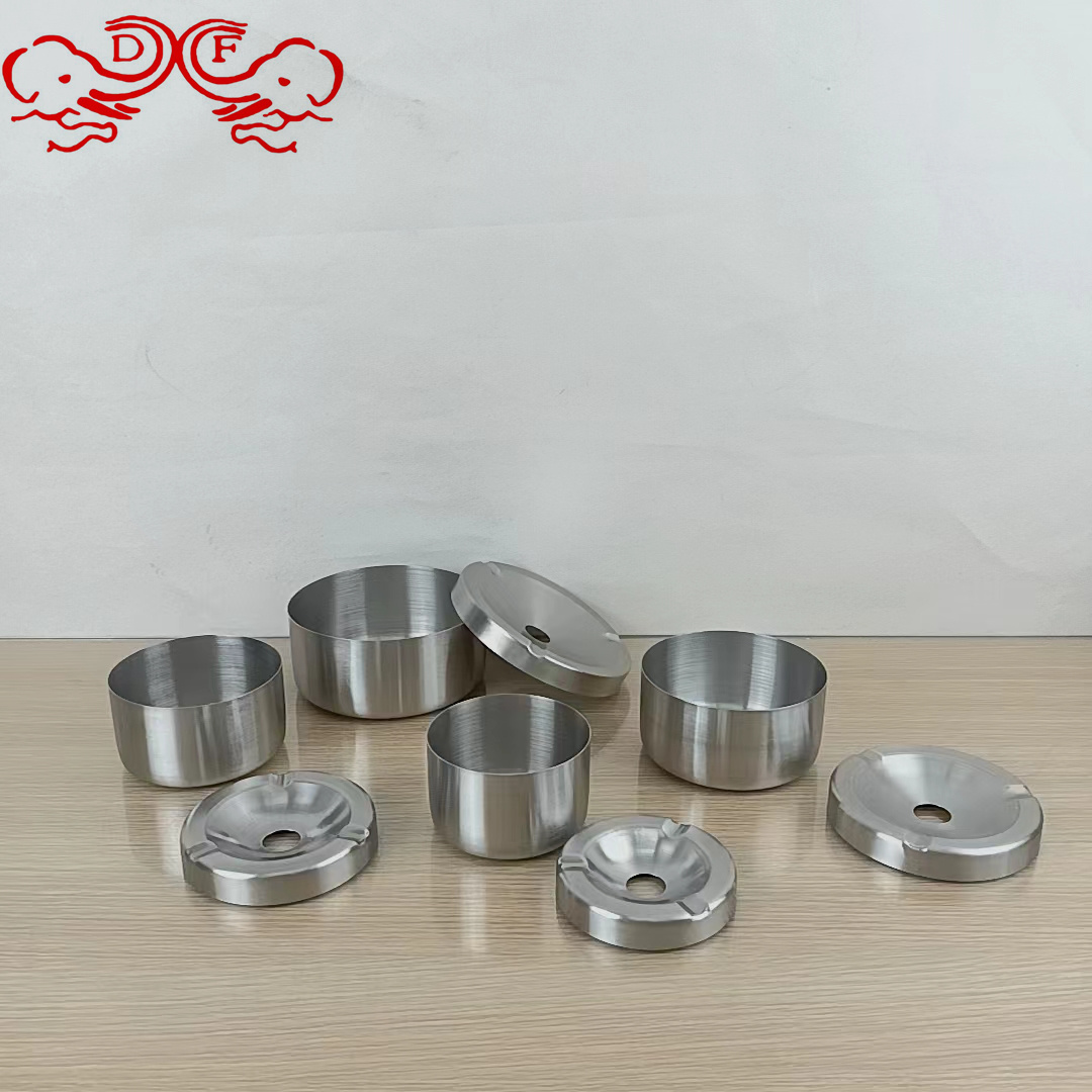 家用烟灰缸实物图