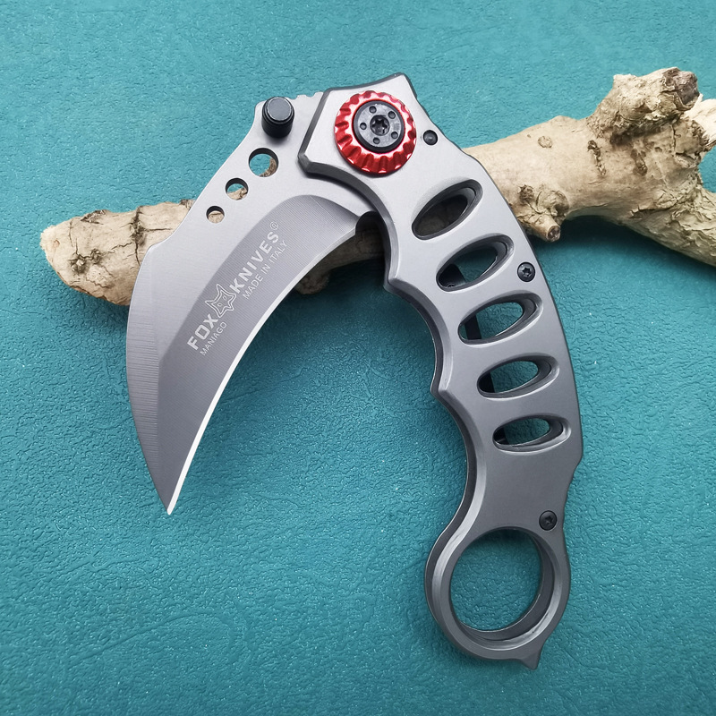 All-steel grey claw knife ring play tool, outdoor tactical knife, eagle claw vehicle-mounted emergency escape folding knife Application Scenario