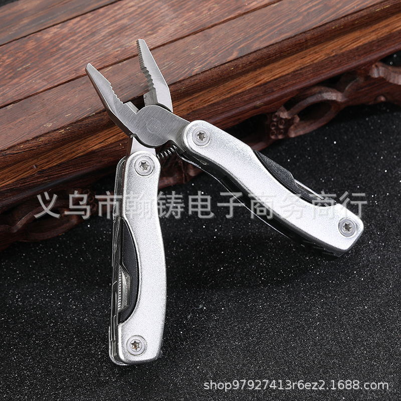 The manufacturer supplies in stock tool pliers, mini stainless steel small-sized functional aluminum handle pliers, outdoor camping folding pliers Application Scenario