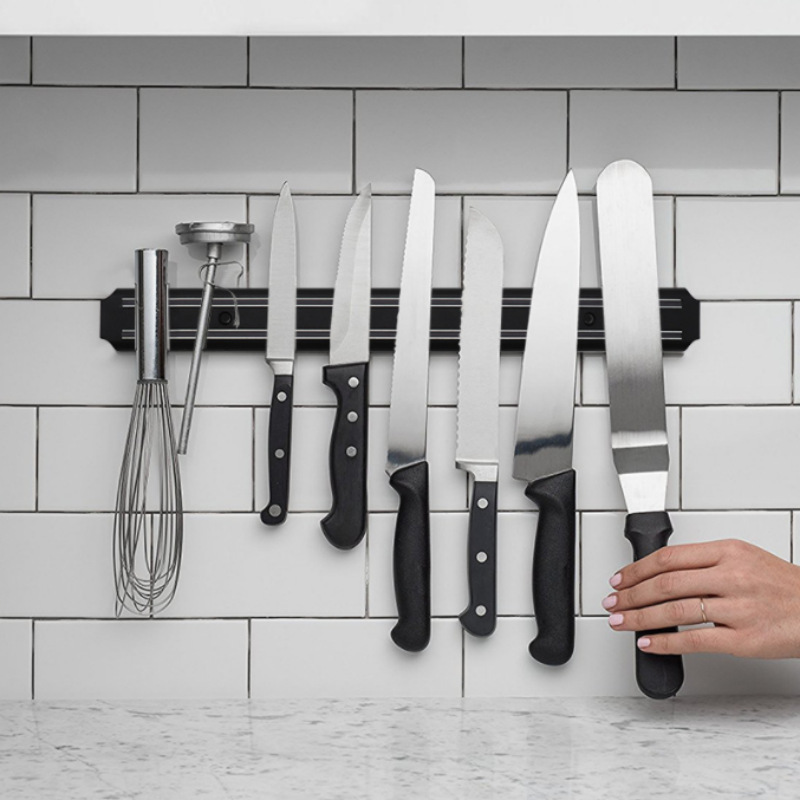 Available in stock: Plastic galvanized magnetic strip knife rack, galvanized plastic with magnetic strip knife rack, kitchen storage rack Application Scenario