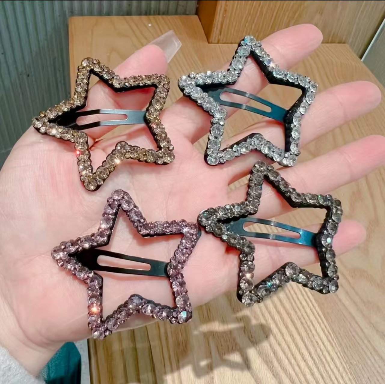 The new Korean version of the five-pointed star water diamond bb clip for women, featuring a hairpin on the back of the head, side bangs, and a star-shaped hairpin on the forehead Item Picture