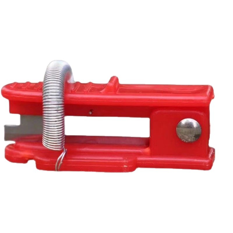 The small guillotine hand ring vegetable picker is a divine tool for picking vegetables and fruits, cucumbers, peppers, beans, and grapes. Pinch the tips, prune the branches, and remove the leaves Item Picture
