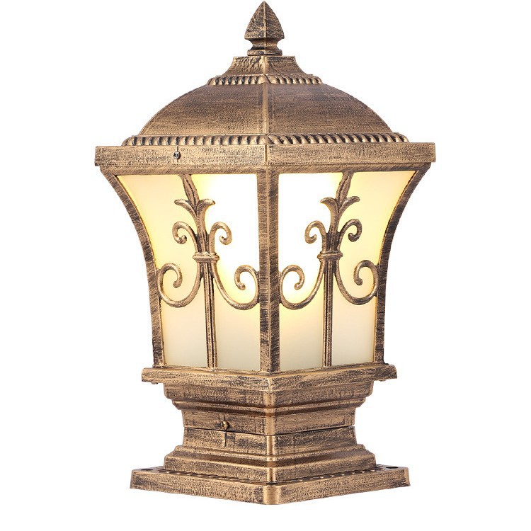 Solar-powered column head lamps for outdoor fences, gates, columns, waterproofing, Chinese-style gardens, villas and courtyards Application Scenario