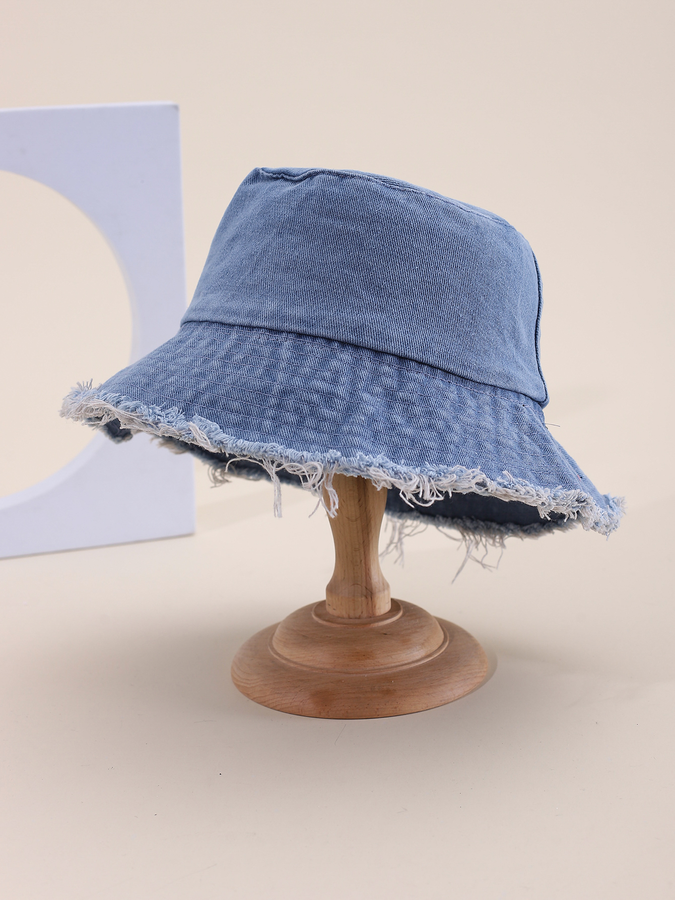 This spring and summer Korean-style simple solid color distressed distressed denim fisherman hat is fashionable and versatile. It is a foldable basin hat for travel, sun protection and shade. It is an adult hat for export, with an average size of 58CM Specification drawing