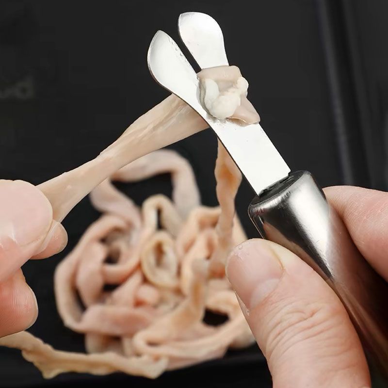 Stainless steel intestinal oil scraping knife for flipping chicken and duck intestines, a perfect tool for intestinal unblocking, fish intestine cutting knife for breaking intestines, a special tool for chicken, duck and goose intestines Application Scenario