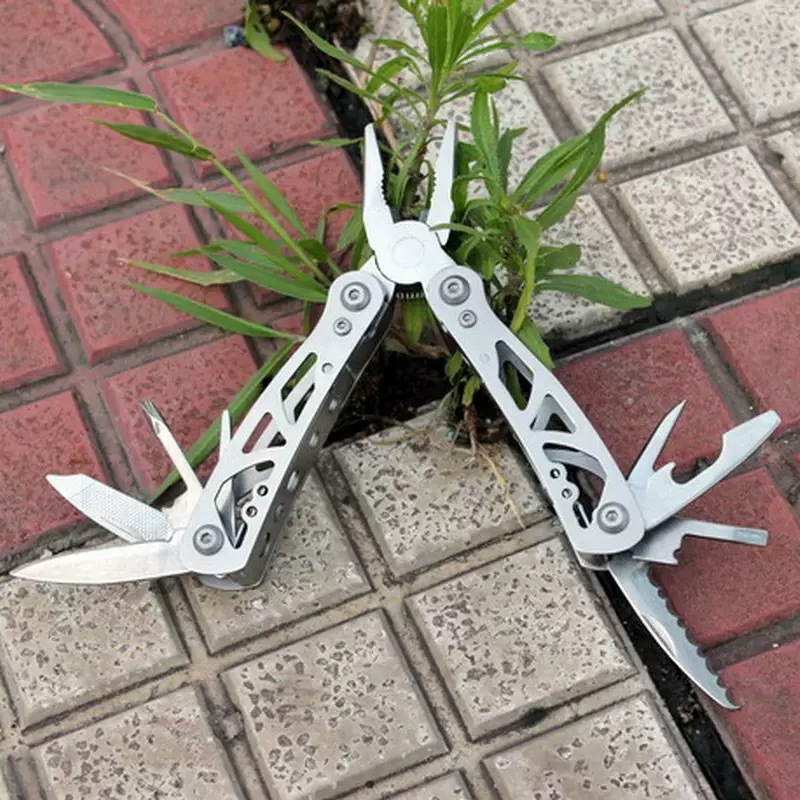 Stainless steel multi-functional tool pliers, folding pliers, outdoor combination tools, multi-purpose pliers, small camping supplies, portable Application Scenario