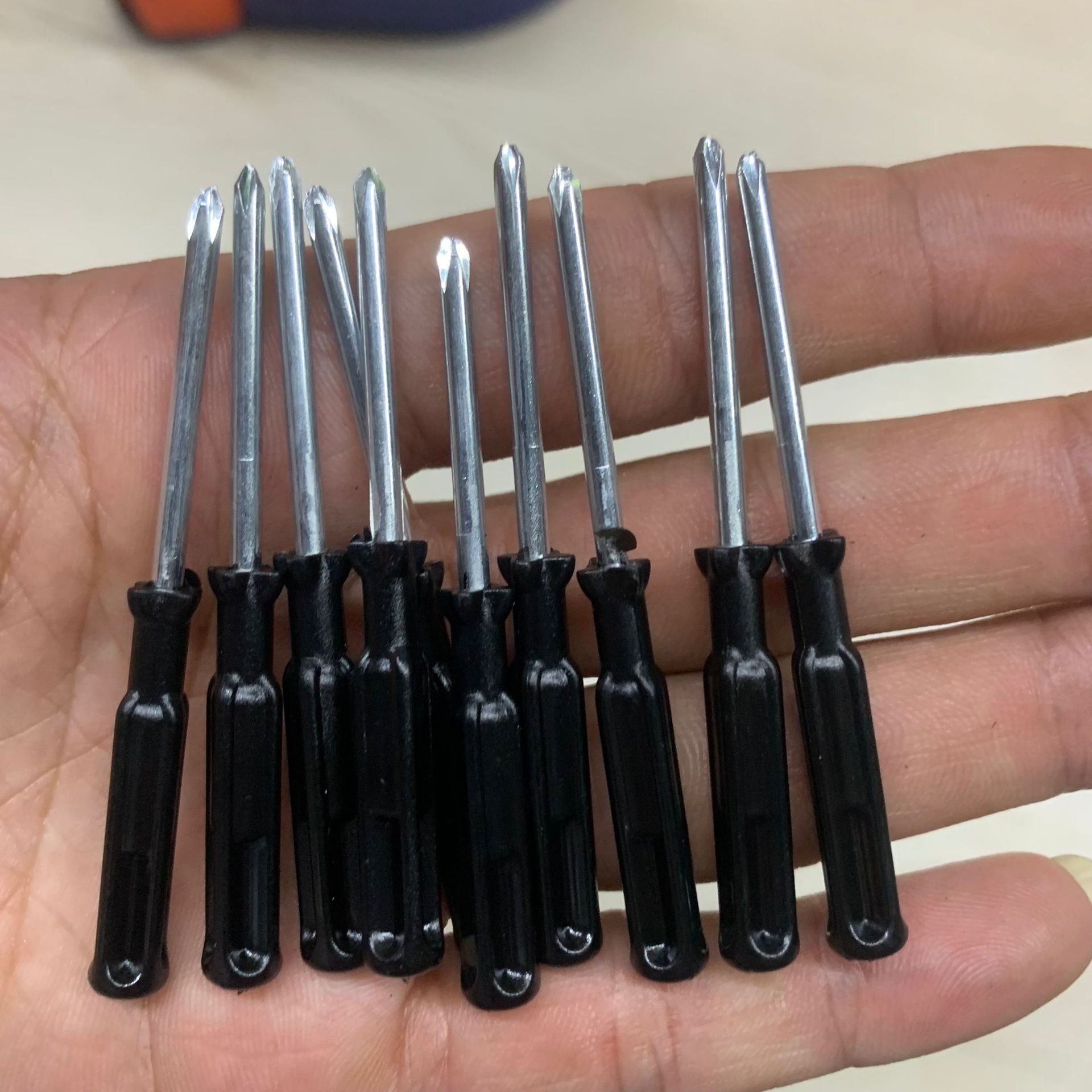 Red crystal handle 2.5-inch screwdriver, 65mm in total length, toy cross-shaped small screwdriver, 45# steel in stock Specification drawing