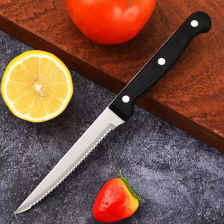 Stainless steel serrated steak knife, household bread pulp sharp cutting knife, Nordic-style Western restaurant special steak knife Specification drawing