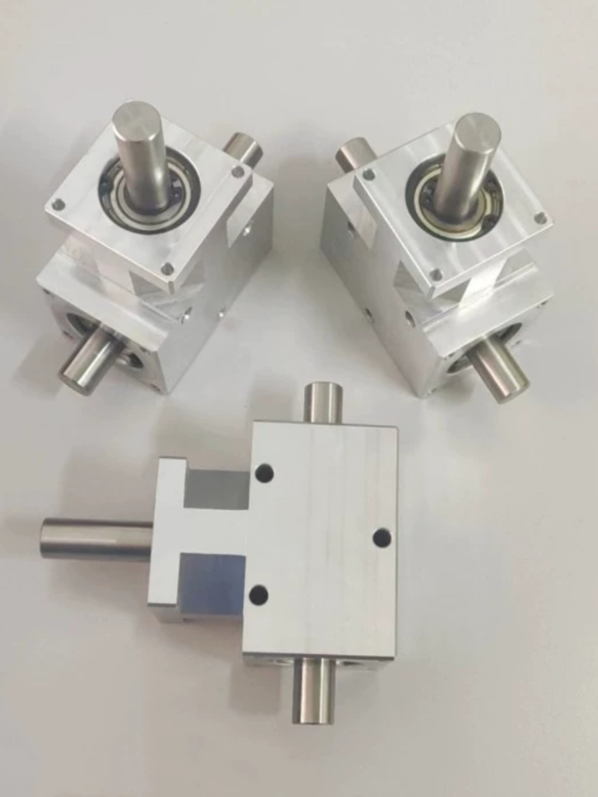 I small corner changer 90-degree 1:1 spiral bevel gear shaft 12mm co-rotating dual output shaft differential assembly gear full figure