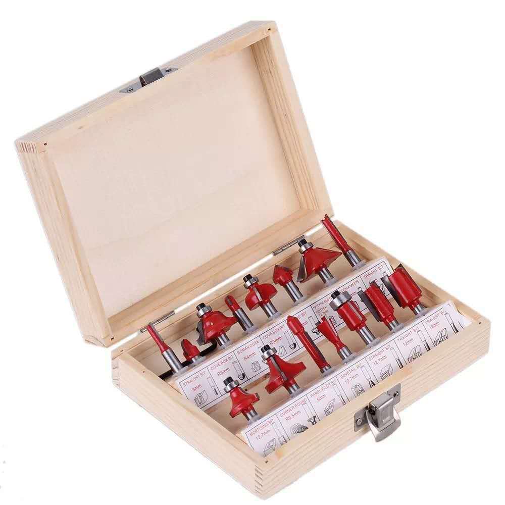 A 15-piece wooden box set full figure