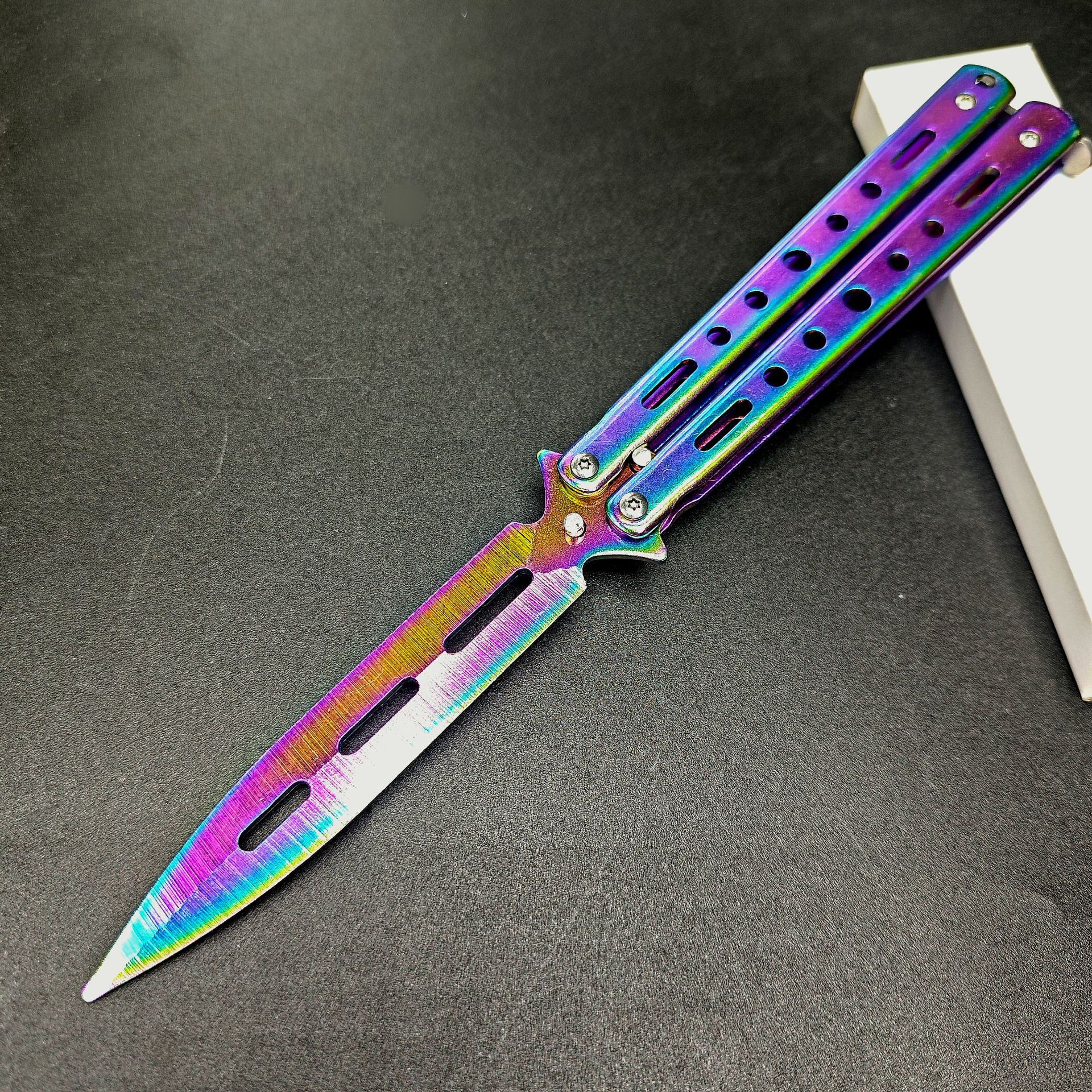Butterfly comb student version all-steel model toy training practice, a must-have for Internet celebrities to shake hands and show off their coolness without cutting edges Application Scenario