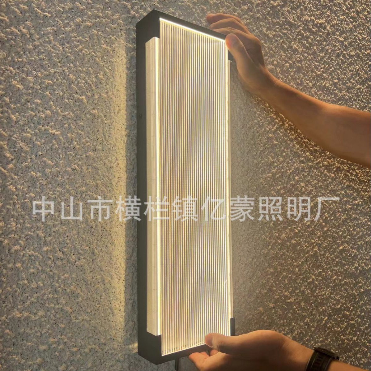 Outdoor wall lamp solar 2025 new model outdoor waterproof courtyard villa balcony terrace entrance wall exterior lamp full figure