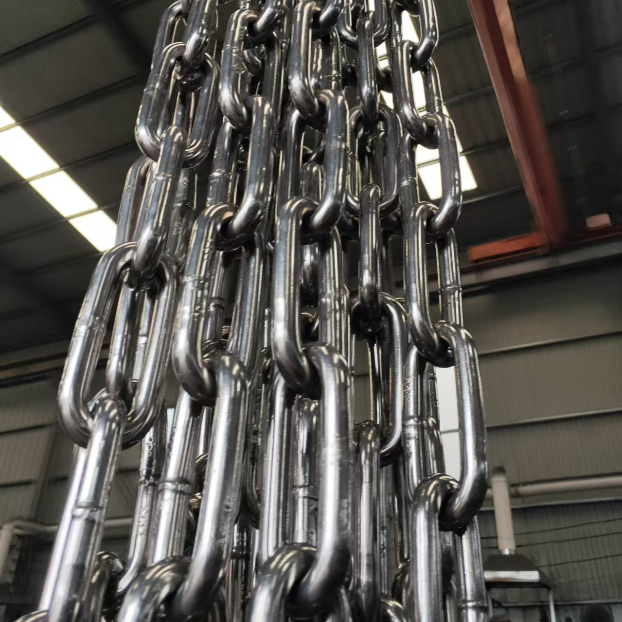 G80 lifting stainless steel chain with short and long links, high-strength industrial high-quality stainless steel chain Application Scenario