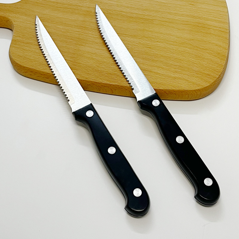 Cross-border best-selling serrated steak knife, stainless steel steak cutting knife, hotel and Western restaurant special knife, plastic handle full figure