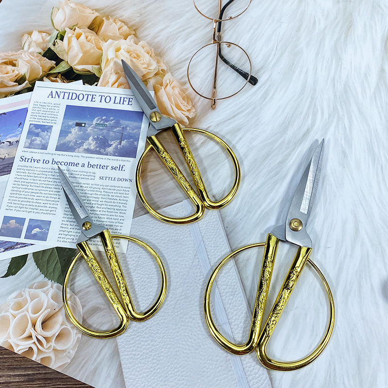 Dragon and Phoenix Scissors, golden household ribbon-cutting, celebration, retro opening, wedding special, exquisite small scissors, hand-tailored scissors Specification drawing
