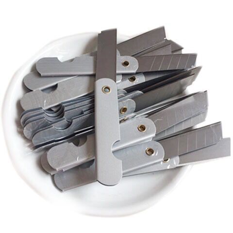 A box of 20 iron sheet utility knives, large paper cutters, old-fashioned stainless steel knives, pencil sharpeners for cutting. Manufacturer Application Scenario