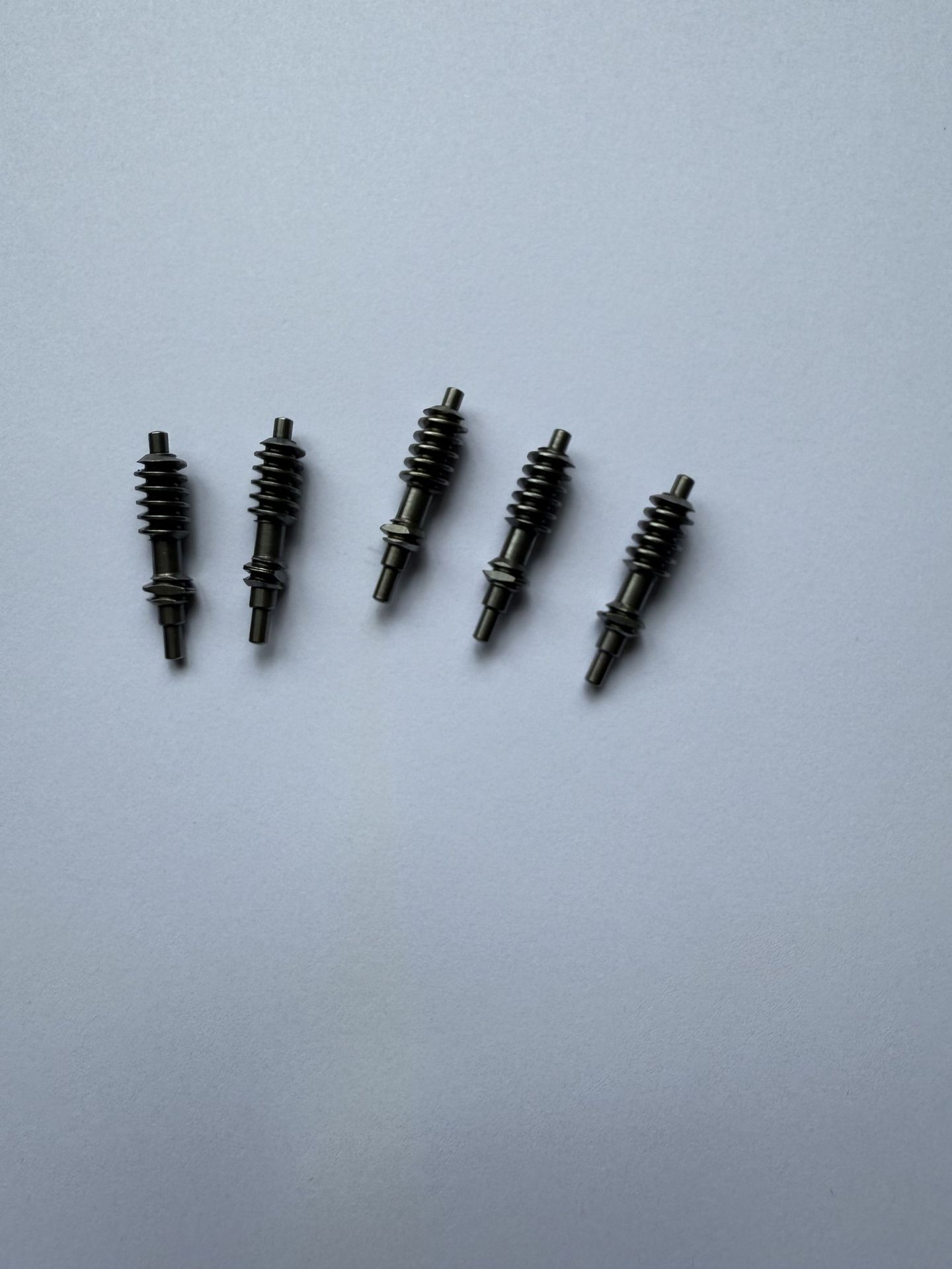 The transmission worm electric folding device has a module of 0.67, 1 head, an outer diameter of 7.6, a length of 34, and can be rotated left or right undefined