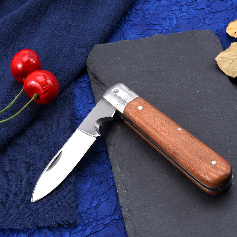 The manufacturer produces outdoor wooden handle explosion-proof folding knives, wire cutting and electrician folding knives in Yangjiang full figure