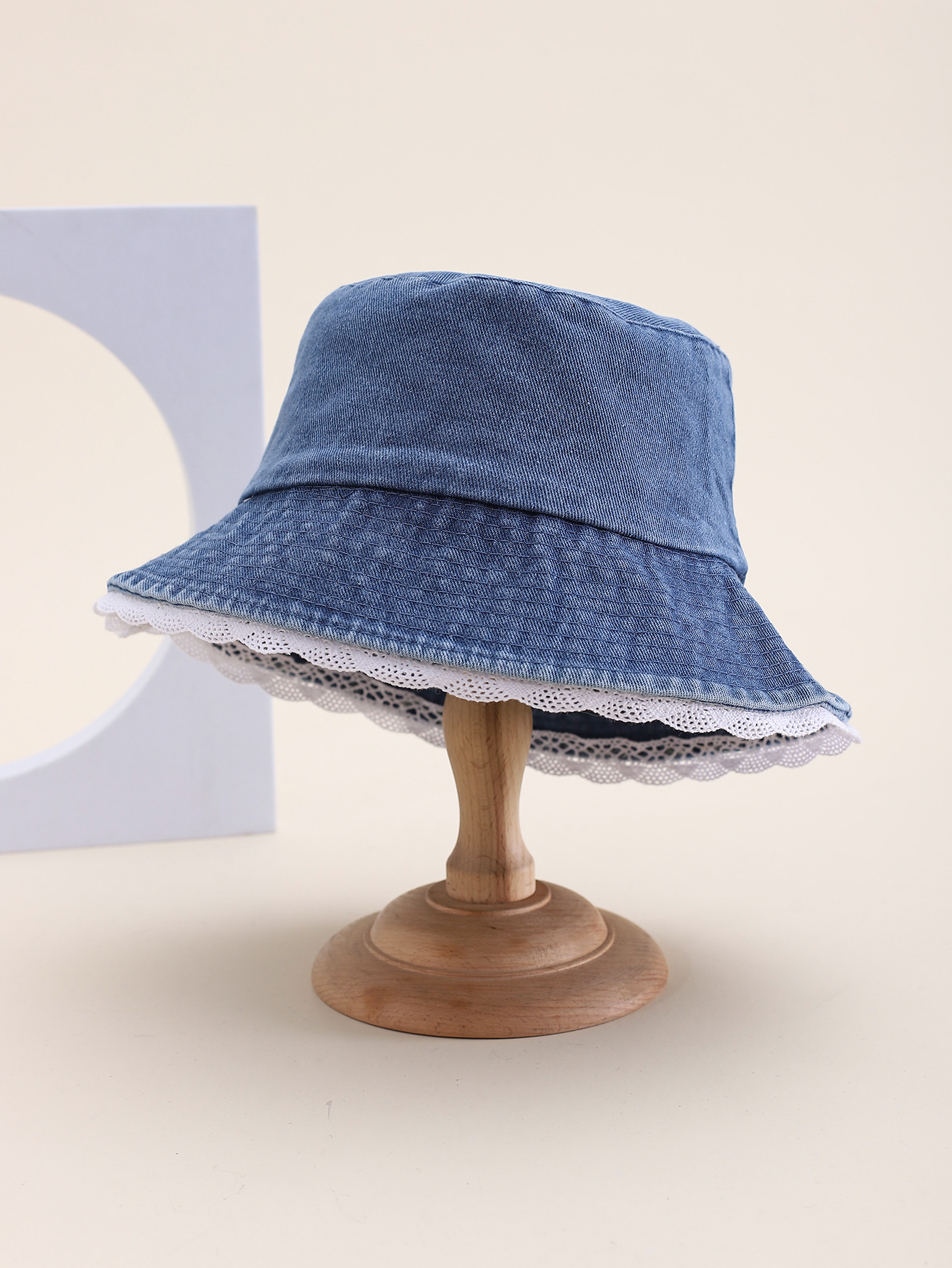 This spring and summer Korean-style simple solid-color lace denim fisherman hat is fashionable and versatile. It's a foldable basin hat for travel, sun protection and shade. It's an adult hat for export, with an average size of 58CM Specification drawing