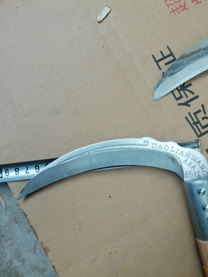 Self-produced and self-sold wood-grain sickles for cutting crops and grass Specification drawing