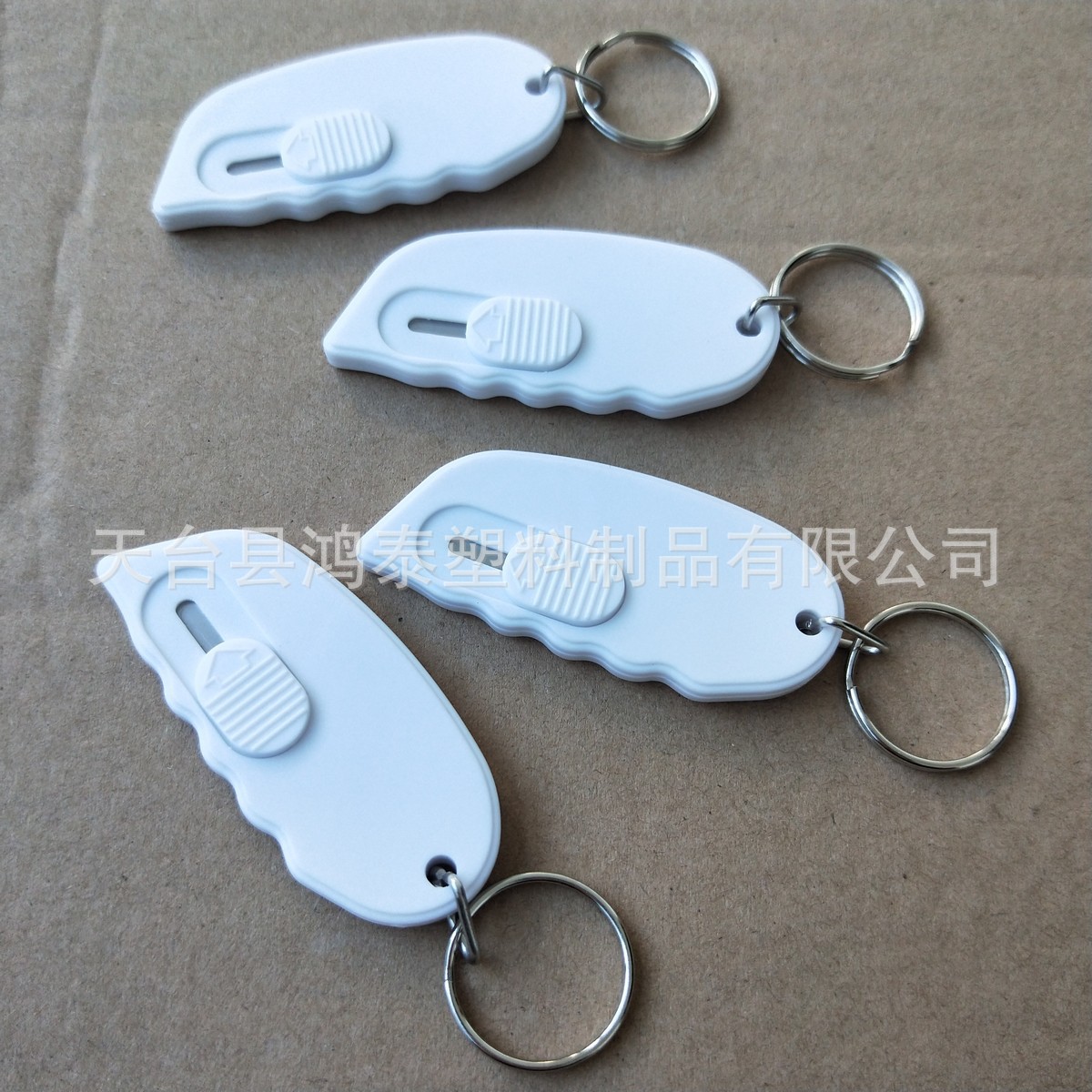 Hot-selling mini keychain unpacking knife, safe and anti-accidental injury, self-rebounding plastic keychain knife Specification drawing